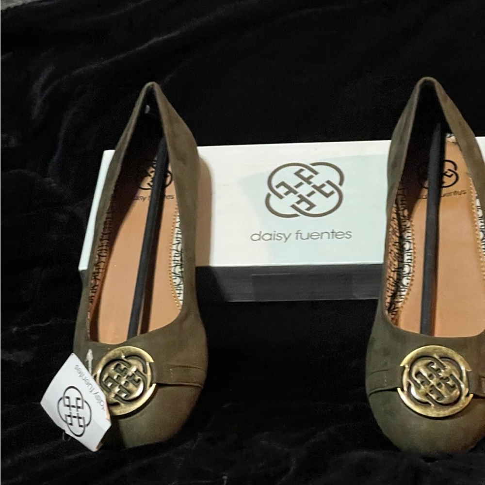 Size 10 ballet style shoes by Daisy Fuentes